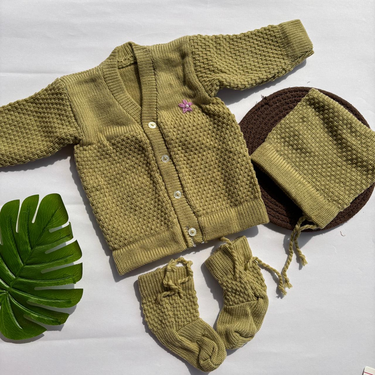 Woollen sweater Cap And Booties Set MN01