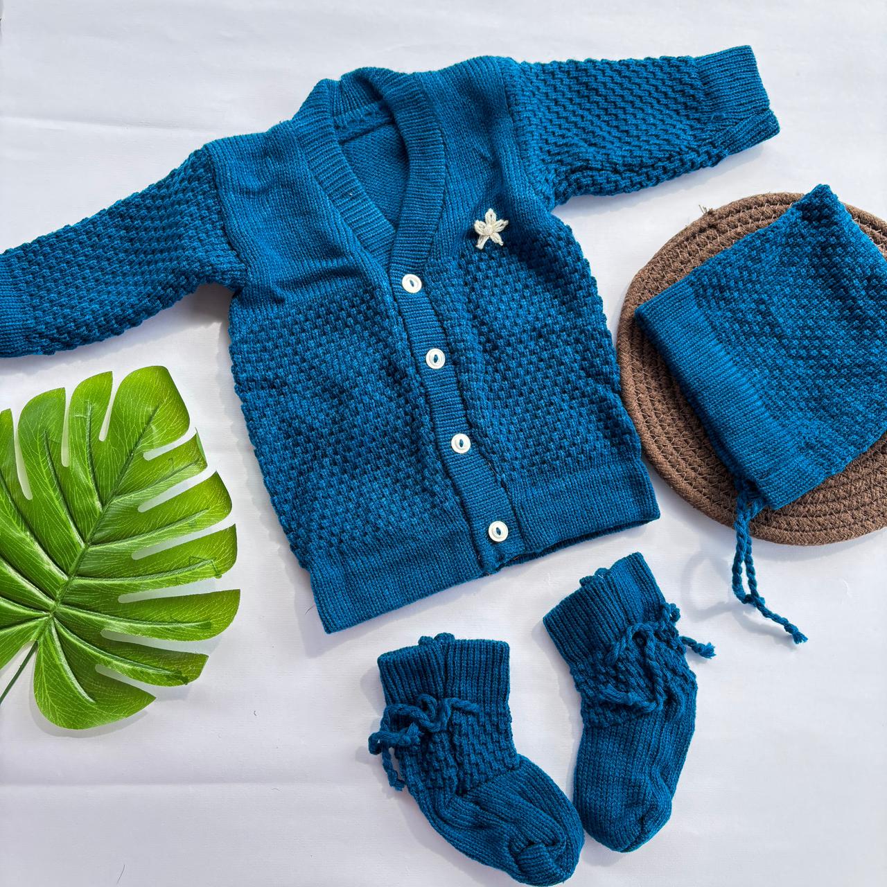 Woollen sweater Cap And Booties Set MN01