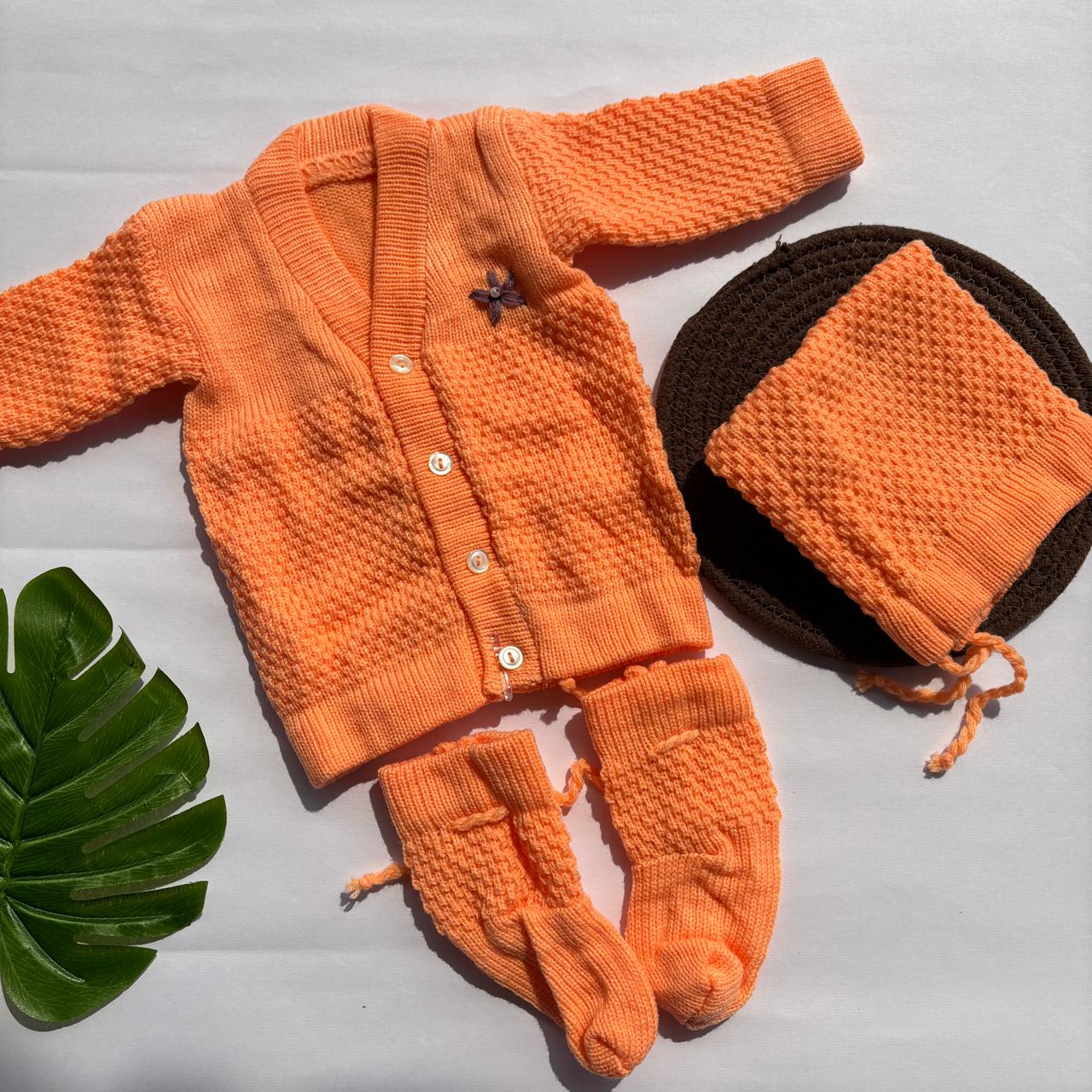 Woollen sweater Cap And Booties Set MN01