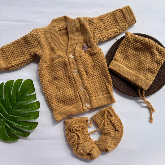 Woollen sweater Cap And Booties Set MN01