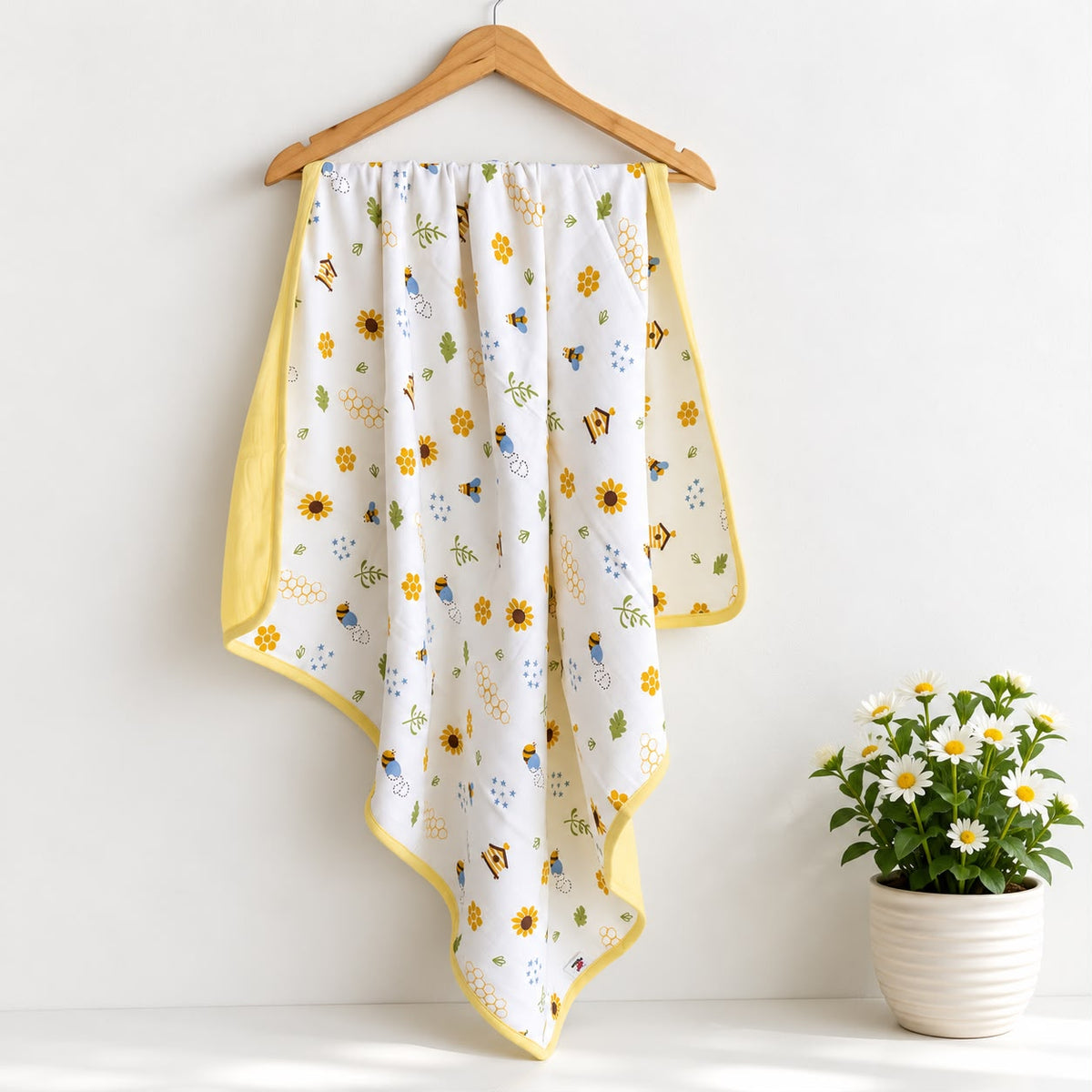 Muslin 6 layer Reversible Blanket MN01 ( Honeybee)