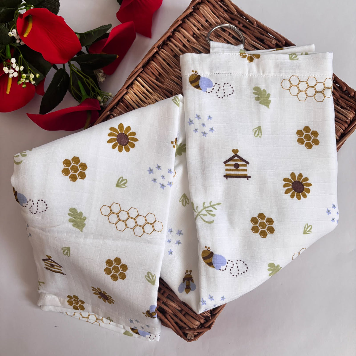 Breast Feeding Apron \ Nursing cover ( Honeybee ) MN01