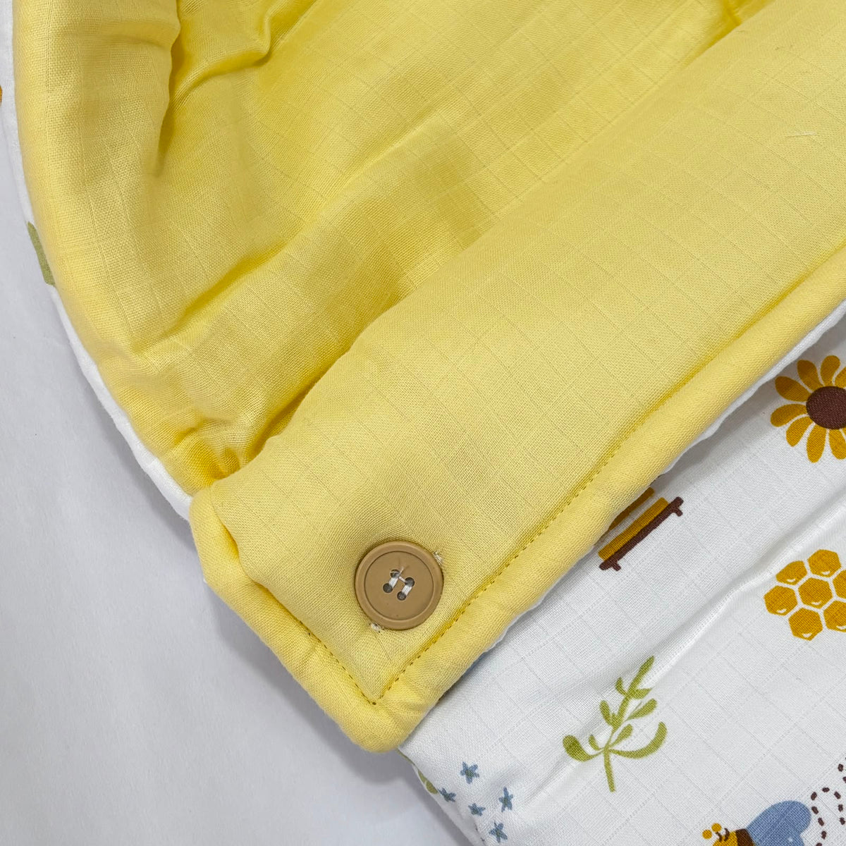 Inside & Outside Muslin Carry Bed MN01 ( Honeybee )
