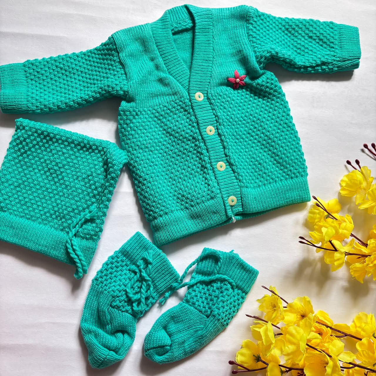 Woollen sweater Cap And Booties Set MN01